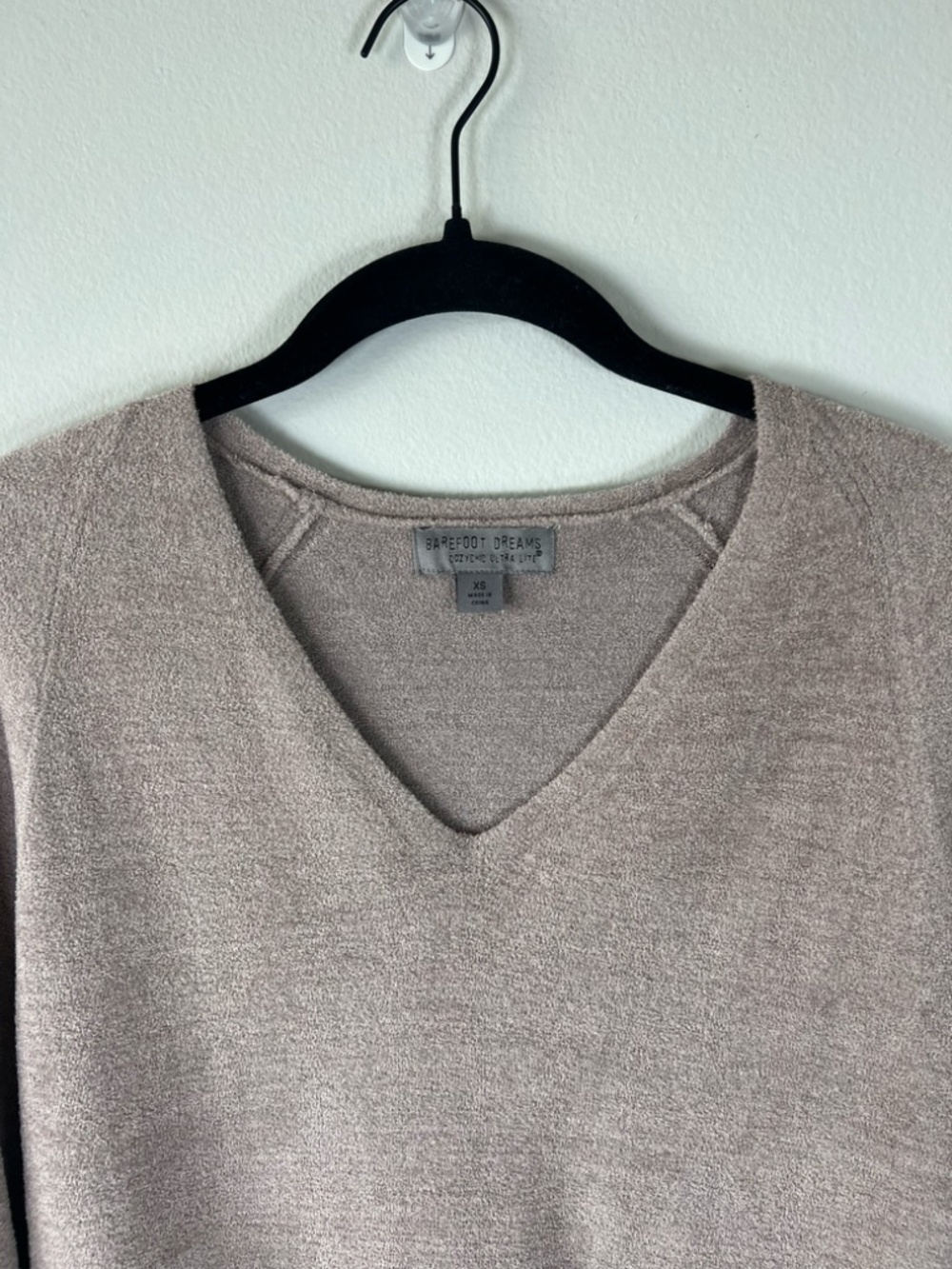 Barefoot Dreams CozyChic Ultra Lite V-Neck Shirt Sweater Beach Rock Tan Fall  XS - Picture 2 of 12